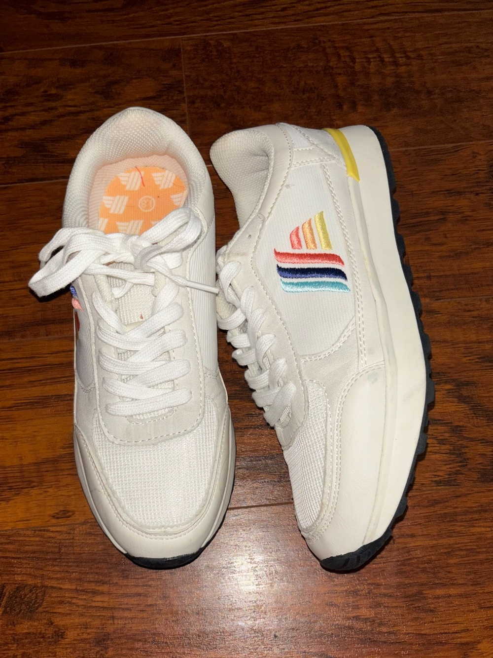 Aldi Gear Sneakers Knit White Lace-Up Tennis Shoes Rainbow Logo Accent Women’s 8